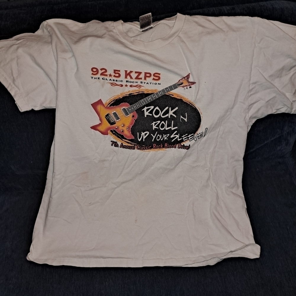 🌹VINTAGE 92.5 kzps tee shirt